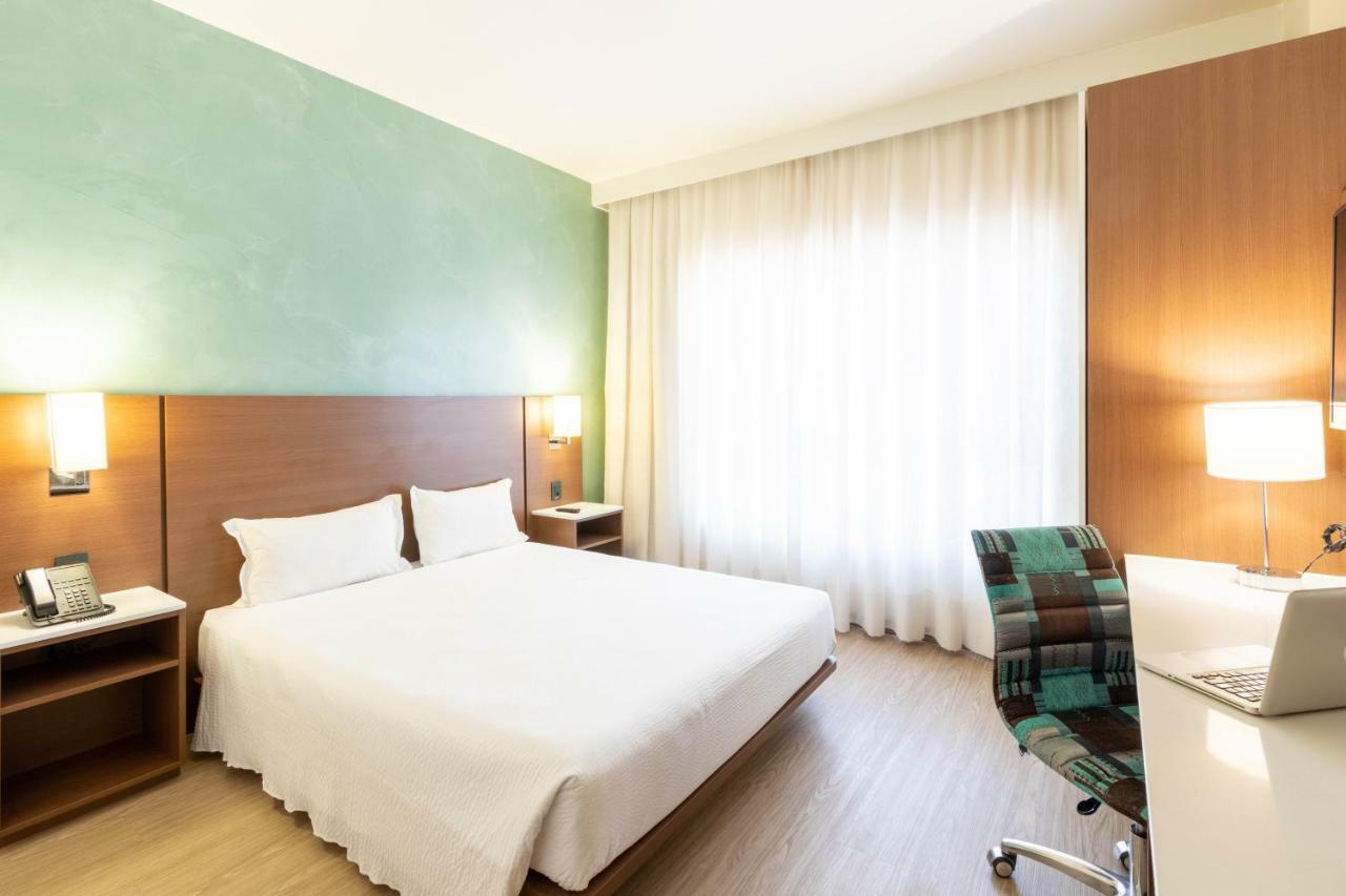 ไอบิส สไตล์ กูริติบา แอร์พอร์ต โฮเต็ล Hotel Sao Jose dos Pinhais ภายนอก รูปภาพ